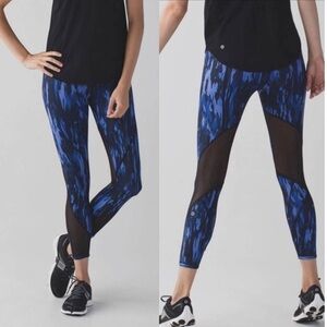 Lululemon Athletica Pace Reveal Crop Leggings Blue and Black Back Pocket Size 6